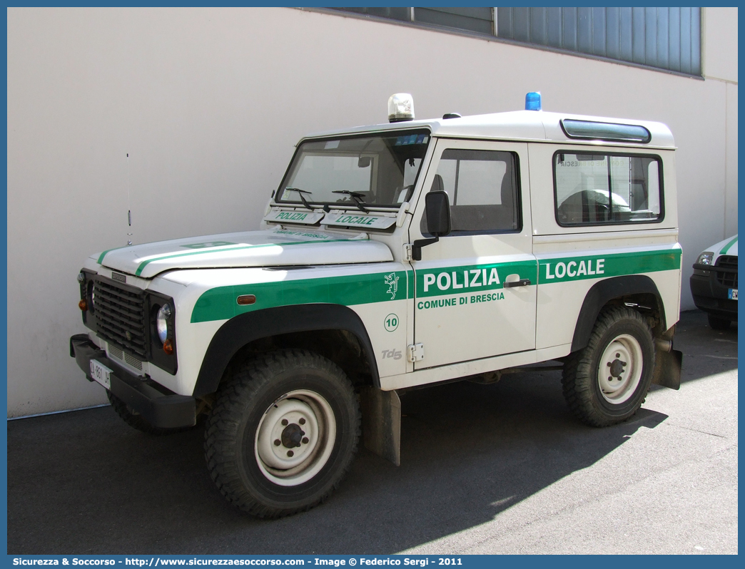 -
Polizia Locale
Comune di Brescia
Land Rover Defender 90
Parole chiave: PL;P.L.;PM;P.M.;Polizia;Locale;Municipale;Brescia;Land;Rover;Defender;90