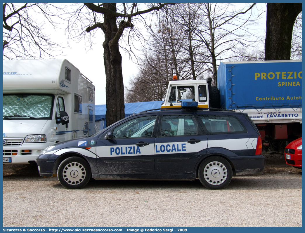 -
Polizia Locale
Comune di Camponogara
Ford Focus Statiowagon II serie
(variante)
Parole chiave: PL;P.L.;PM;P.M.;Polizia;Locale;Municipale;Camponogara;Ford;Focus;Stationwagon