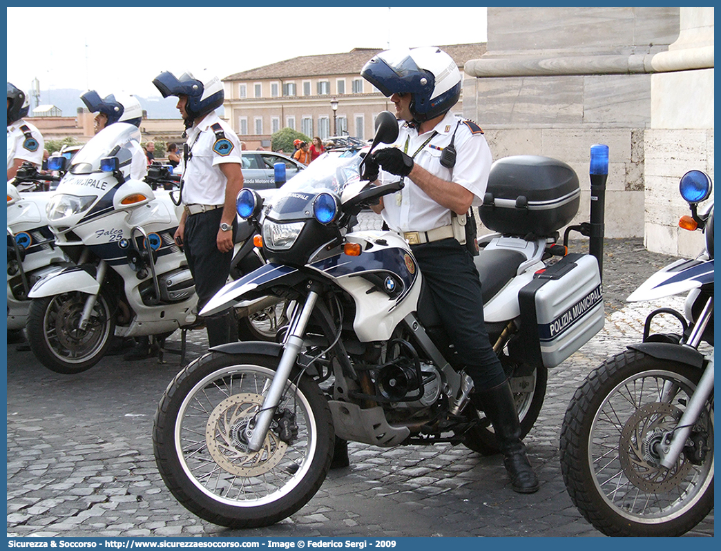 -
Polizia Municipale
Comune di Roma
Bmw F650GS II serie
Parole chiave: PL;P.L.;PM;P.M.;Polizia;Locale;Municipale;Roma;Capitale;Bmw;F650;GS