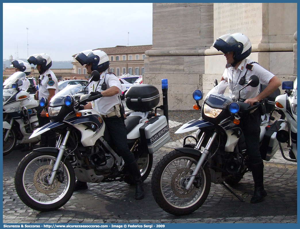 -
Polizia Municipale
Comune di Roma
Bmw F650GS II serie
Parole chiave: PL;P.L.;PM;P.M.;Polizia;Locale;Municipale;Roma;Capitale;Bmw;F650;GS