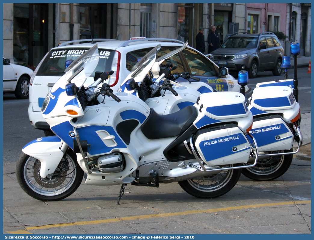 Polizia Locale YA02857 e YA02859
Polizia Municipale
Comune di Verona
BMW R850RT I serie
Parole chiave: PL;P.L.;PM;P.M.;Polizia;Locale;Municipale;Verona;BMW;R850RT