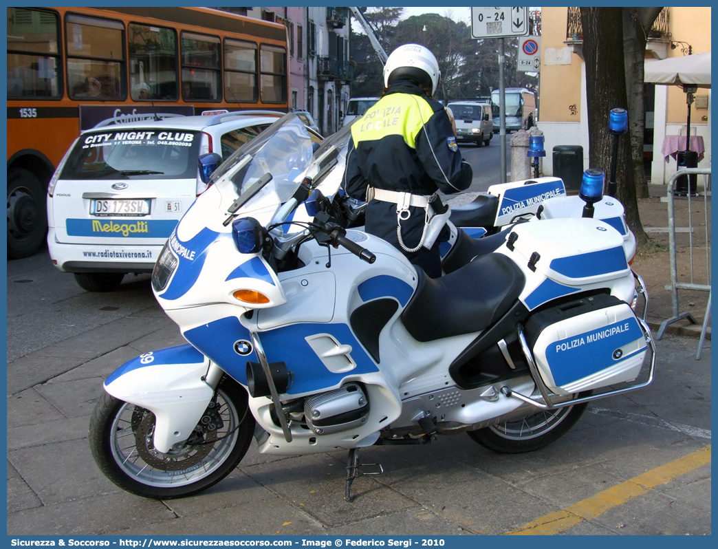 Polizia Locale YA02859
Polizia Municipale
Comune di Verona
BMW R850RT I serie
Parole chiave: PL;P.L.;PM;P.M.;Polizia;Locale;Municipale;Verona;BMW;R850RT