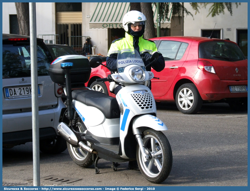 -
Polizia Locale
Comune di Verona
Aprilia Scarabeo 125
Parole chiave: PL;P.L.;PM;P.M.;Polizia;Locale;Municipale;Verona;Aprilia;Scarabeo;125