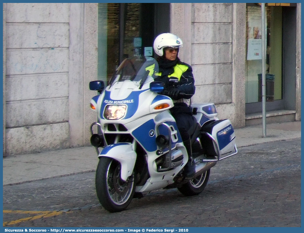 Polizia Locale YA02857
Polizia Municipale
Comune di Verona
BMW R850RT I serie
Parole chiave: PL;P.L.;PM;P.M.;Polizia;Locale;Municipale;Verona;BMW;R850RT