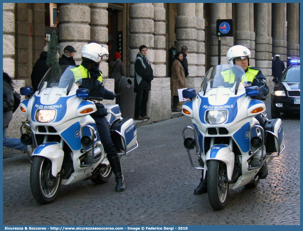 Polizia Locale YA02857 e YA02859
Polizia Municipale
Comune di Verona
BMW R850RT I serie
Parole chiave: PL;P.L.;PM;P.M.;Polizia;Locale;Municipale;Verona;BMW;R850RT