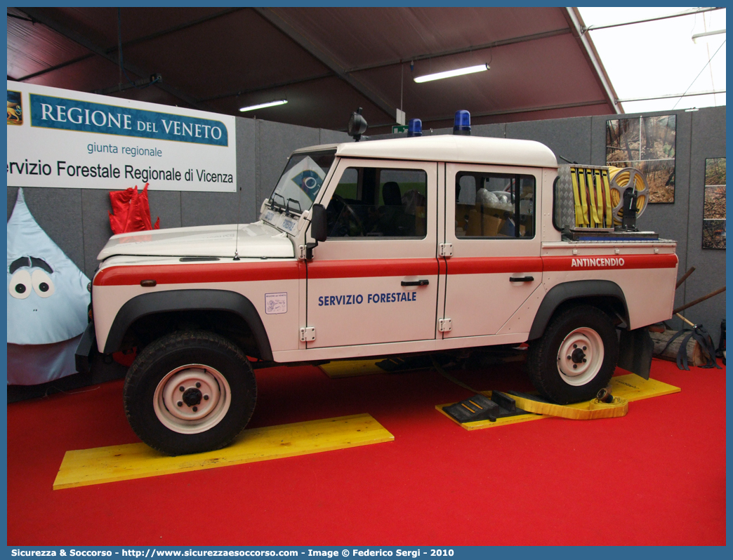 -
Regione Veneto
Servizio Forestale Regionale
Land Rover Defender 110 Crew Cab
Antincendio
Parole chiave: Regione;Veneto;Servizio;Forestale;Regionale;Land;Rover;Defender;110;Antincendio