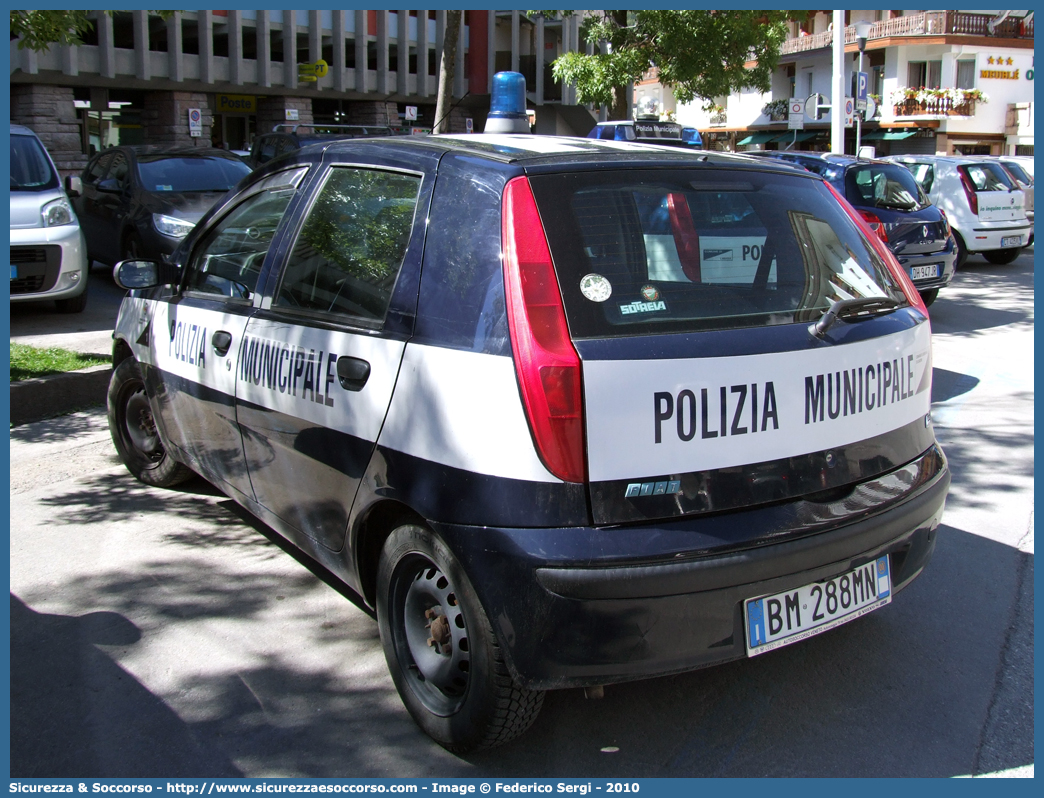 -
Polizia Municipale
Comune di Ospitale di Cadore
Fiat Punto II serie
Parole chiave: PL;P.L.;PM;P.M.;Polizia;Locale;Municipale;Ospitale;di;Cadore;Fiat;Punto