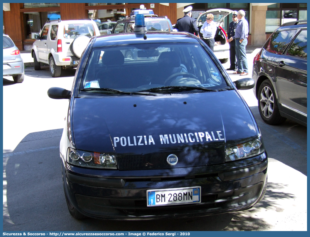 -
Polizia Municipale
Comune di Ospitale di Cadore
Fiat Punto II serie
Parole chiave: PL;P.L.;PM;P.M.;Polizia;Locale;Municipale;Ospitale;di;Cadore;Fiat;Punto