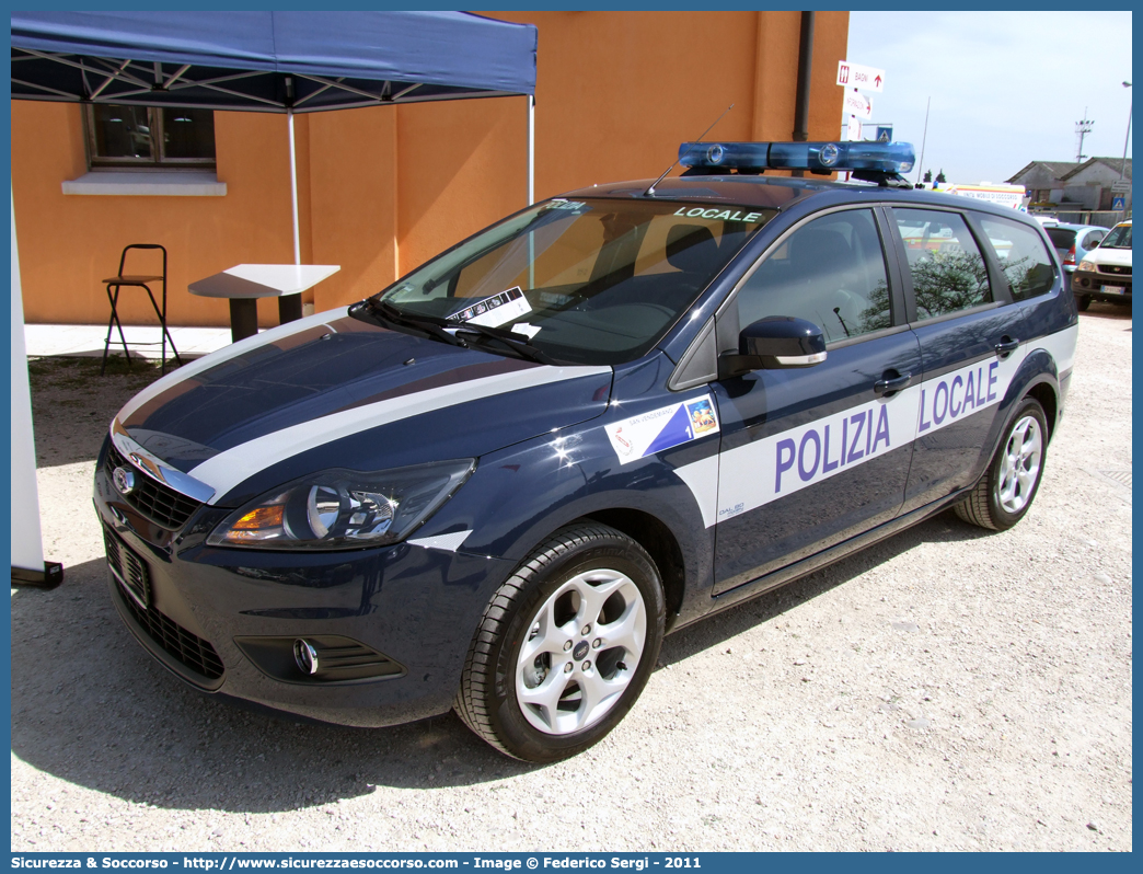 -
Polizia Locale
Comune di San Vendemiano
Ford Focus Style Wagon I serie
Allestitore DAL BO Mobility S.r.l.
Parole chiave: PL;P.L.;PM;P.M.;Polizia;Locale;Municipale;San;Vendemiano;Ford;Focus;Style;Wagon;Dal Bo