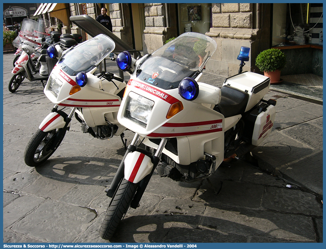 -
Polizia Municipale
Comune di Firenze
BMW K100 RT
Parole chiave: PL;P.L.;PM;P.M.;Polizia;Locale;Municipale;Firenze;BMW;K100;RT