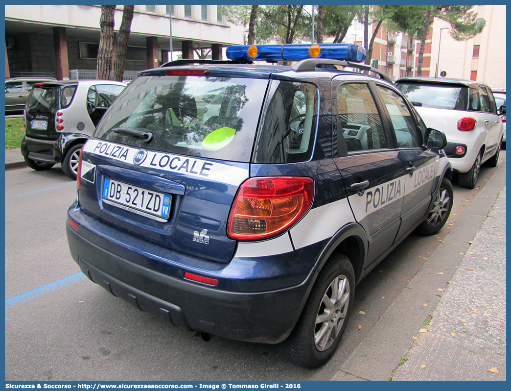 -
Polizia Locale
Comune di Bosco Chiesanuova
Fiat Sedici I serie
Parole chiave: PL;P.L.;PM;P.M.;Polizia;Locale;Municipale;Bosco Chiesanuova;Fiat;Sedici