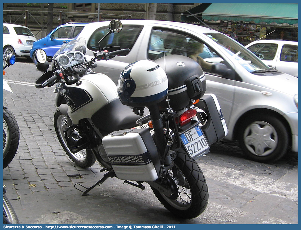 -
Polizia Municipale
Comune di Roma
Bmw F650GS II serie
Parole chiave: PL;P.L.;PM;P.M.;Polizia;Locale;Municipale;Roma;Capitale;Bmw;F650;GS