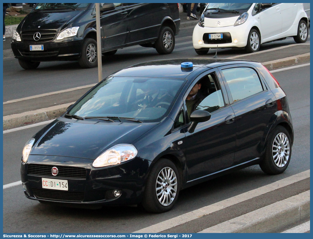 CC DI154
Arma dei Carabinieri
Fiat Grande Punto
Parole chiave: CC;C.C.;Arma;dei;Carabinieri;Fiat;Grande;Punto