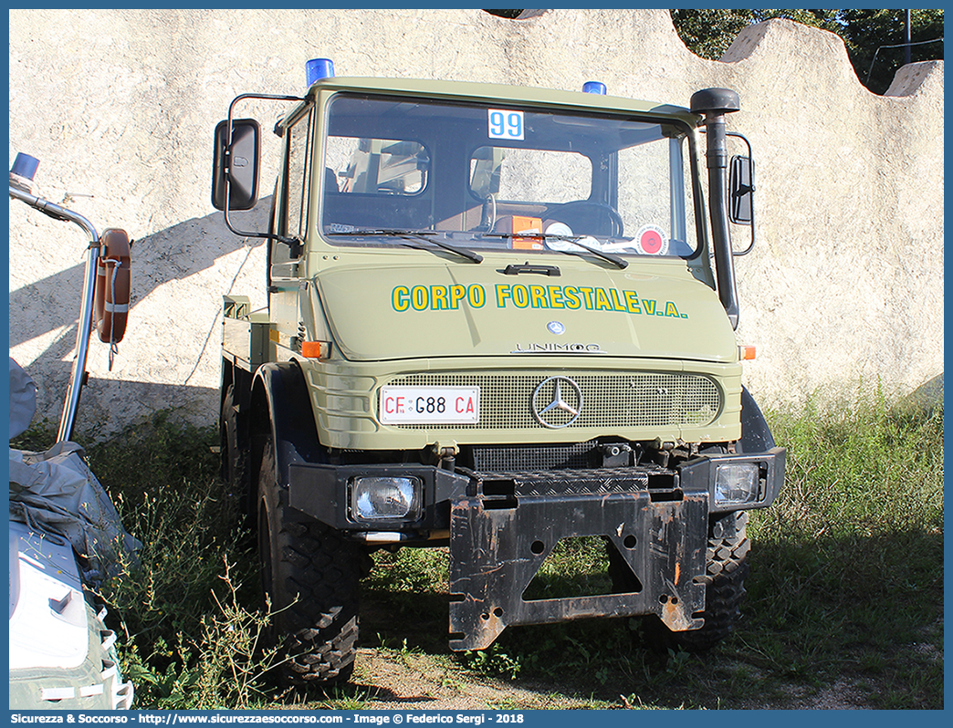 CFva G88 CA
Corpo Forestale
e di Vigilanza Ambientale
Regione Sardegna
Mercedes Benz Unimog U417
Allestitore Isoli S.p.A.
Parole chiave: CFVA;C.F.V.A.;CF;C.F.;VA;V.A.;Corpo;Forestale;Vigilanza;Ambientale;Sardegna;Mercedes Benz;Unimog;U417