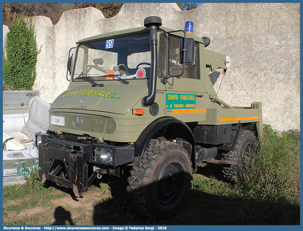 CFva G88 CA
Corpo Forestale
e di Vigilanza Ambientale
Regione Sardegna
Mercedes Benz Unimog U417
Allestitore Isoli S.p.A.
Parole chiave: CFVA;C.F.V.A.;CF;C.F.;VA;V.A.;Corpo;Forestale;Vigilanza;Ambientale;Sardegna;Mercedes Benz;Unimog;U417