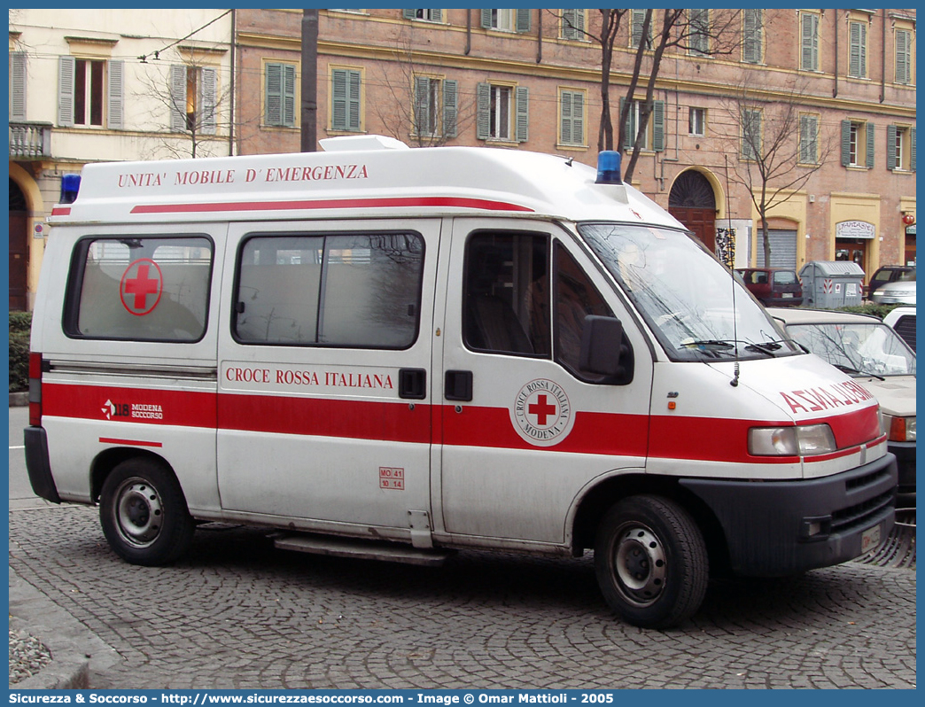 CRI 14232
Croce Rossa Italiana
Modena
Fiat Ducato II serie
Parole chiave: Croce;Rossa;Italiana;CRI;C.R.I.;Ambulanza;Fiat;Ducato;Modena