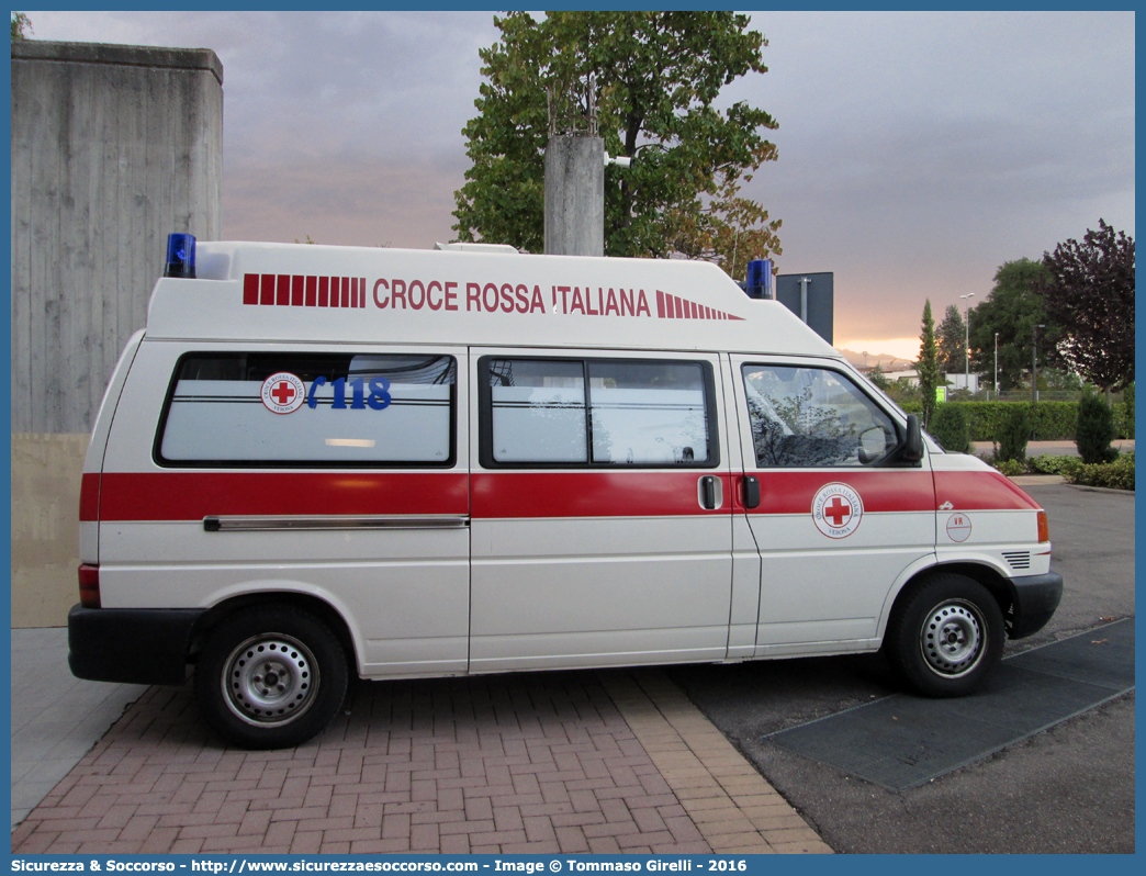 CRI 15231
Croce Rossa Italiana
Verona
Volkswagen Transporter T4
Allestitore Aricar S.p.A.
Parole chiave: CRI;C.R.I.;Croce;Rossa;Italiana;Volkswagen;Transporter;T4;Verona