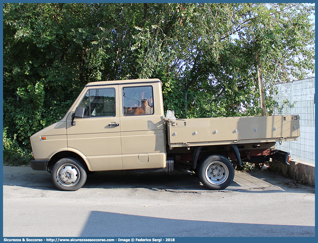 CRI 9199
Croce Rossa Italiana
Corpo Militare
Alfa Romeo 30 AR8
(variante)
Parole chiave: C.R.I.M.;CRIM;Croce;Rossa;Italiana;Corpo;Militare;Alfa Romeo;30;AR8