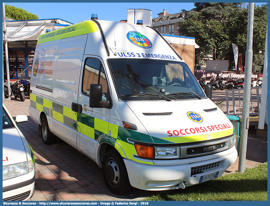 ALFA 30
118 Venezia - Mestre
Azienda ULSS 3 - Serenissima
Iveco Daily 35C13 III serie
Allestitore Ambitalia S.p.A.
(variante)
Parole chiave: 118;SUEM;S.U.E.M.;Venezia;Mestre;Emergenza;Iveco;Daily;35C13;NBCR;N.B.C.R.;USIM;U.S.I.M.;Unità;Supporto;Incidente;Maggiore;Ambitalia