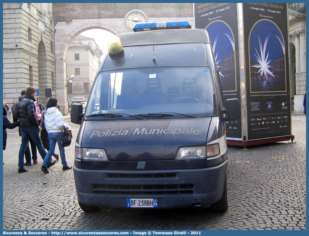 -
Comune di Verona
Polizia Municipale
Fiat Ducato II serie
Allestitore Bertazzoni S.r.l.
Parole chiave: PL;P.L.;PM;P.M.;Polizia;Locale;Municipale;Verona;Fiat;Ducato;Bertazzoni