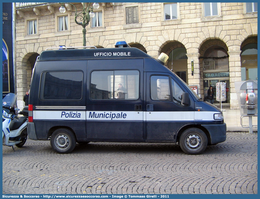 -
Comune di Verona
Polizia Municipale
Fiat Ducato II serie
Allestitore Bertazzoni S.r.l.
Parole chiave: PL;P.L.;PM;P.M.;Polizia;Locale;Municipale;Verona;Fiat;Ducato;Bertazzoni