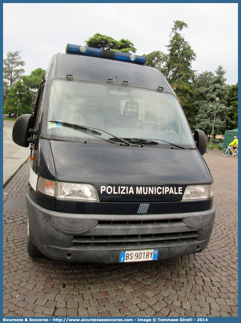 -
Comune di Verona
Polizia Municipale
Fiat Ducato II serie
Parole chiave: PL;P.L.;PM;P.M.;Polizia;Locale;Municipale;Verona;Fiat;Ducato