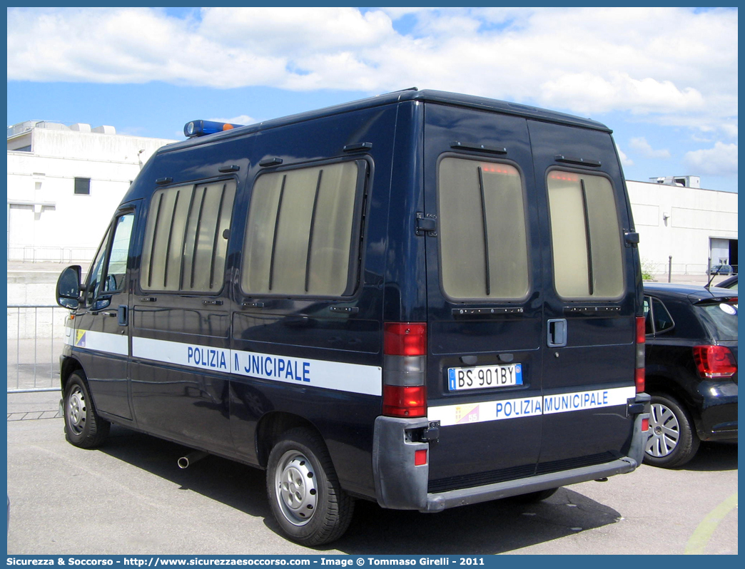 -
Comune di Verona
Polizia Municipale
Fiat Ducato II serie
Parole chiave: PL;P.L.;PM;P.M.;Polizia;Locale;Municipale;Verona;Fiat;Ducato