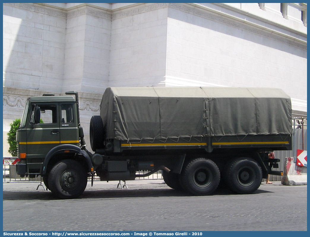 EI 051AP
Esercito Italiano
Iveco 330F26
Parole chiave: EI;E.I.;Esercito;Italiano;Iveco;330F26