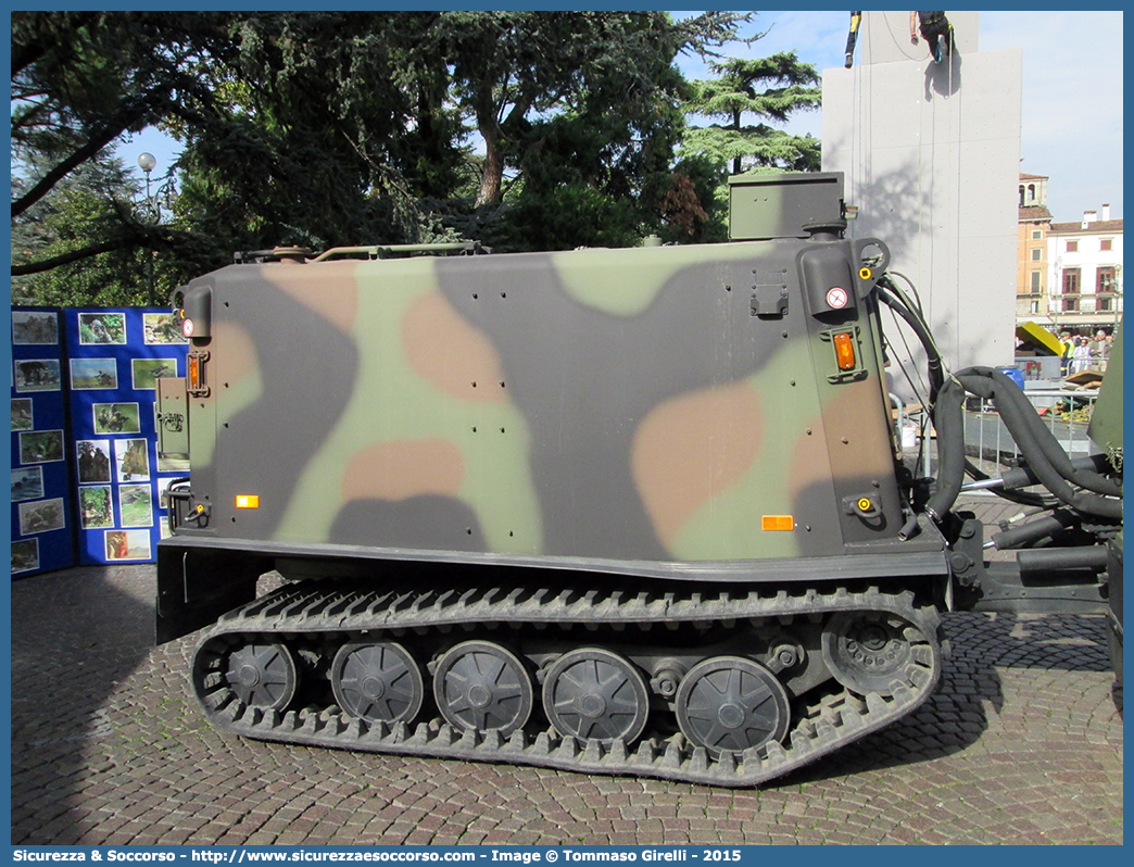 EI 119500
Esercito Italiano
Mezzi da Combattimento
Hagglund & Soner Bandvagn 206S
Parole chiave: EI;E.I.;Esercito;Italiano;Mezzi;da;Combattimento;Hagglund;&;Soner;Bandvagn;BV;206S