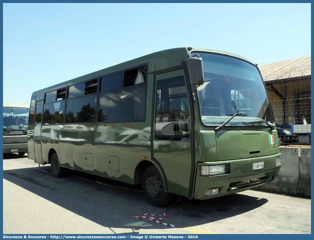 EI AP926
Esercito Italiano
Iveco Cacciamali 100E18
Parole chiave: EI;E.I.;Esercito;Italiano;Autobus;Bus;Iveco;Cacciamali;100E18