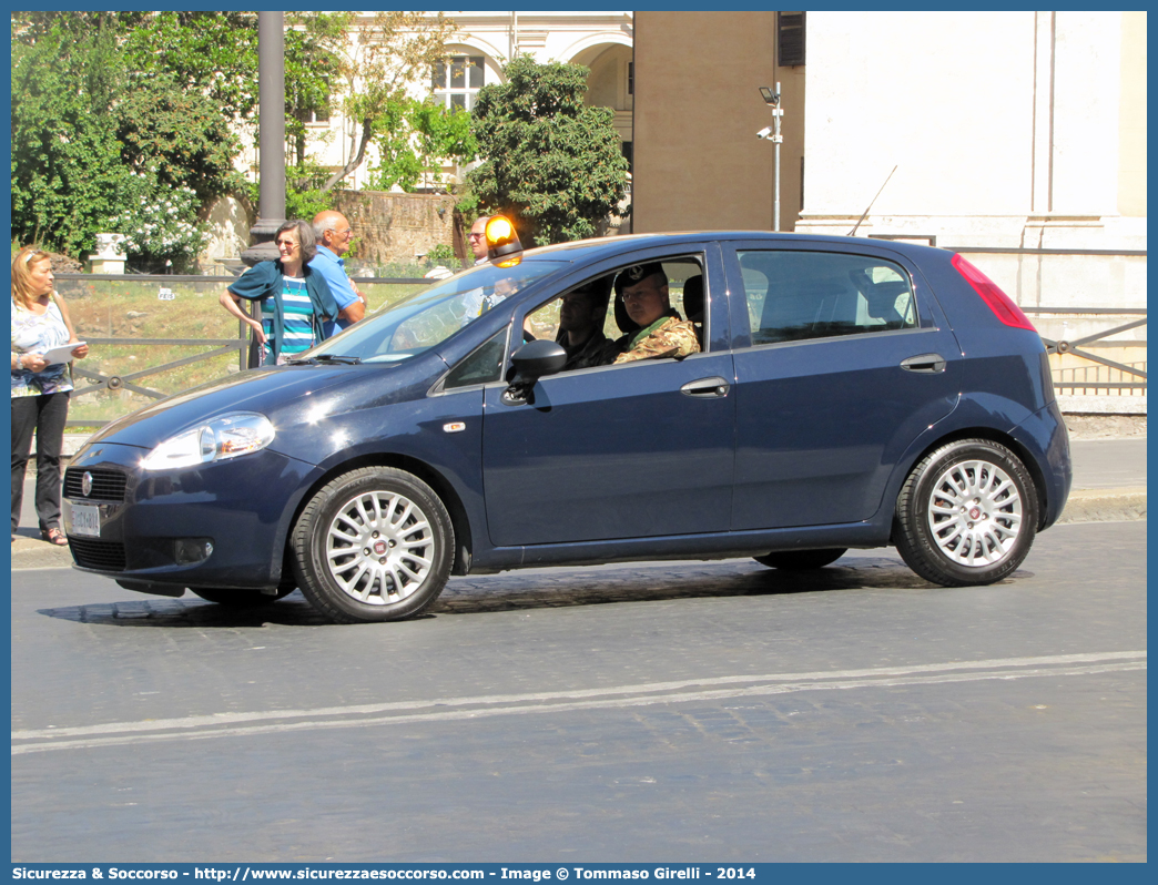 EI CY814
Esercito Italiano
Fiat Grande Punto
Parole chiave: EI;E.I.;Esercito;Italiano;Fiat;Grande;Punto