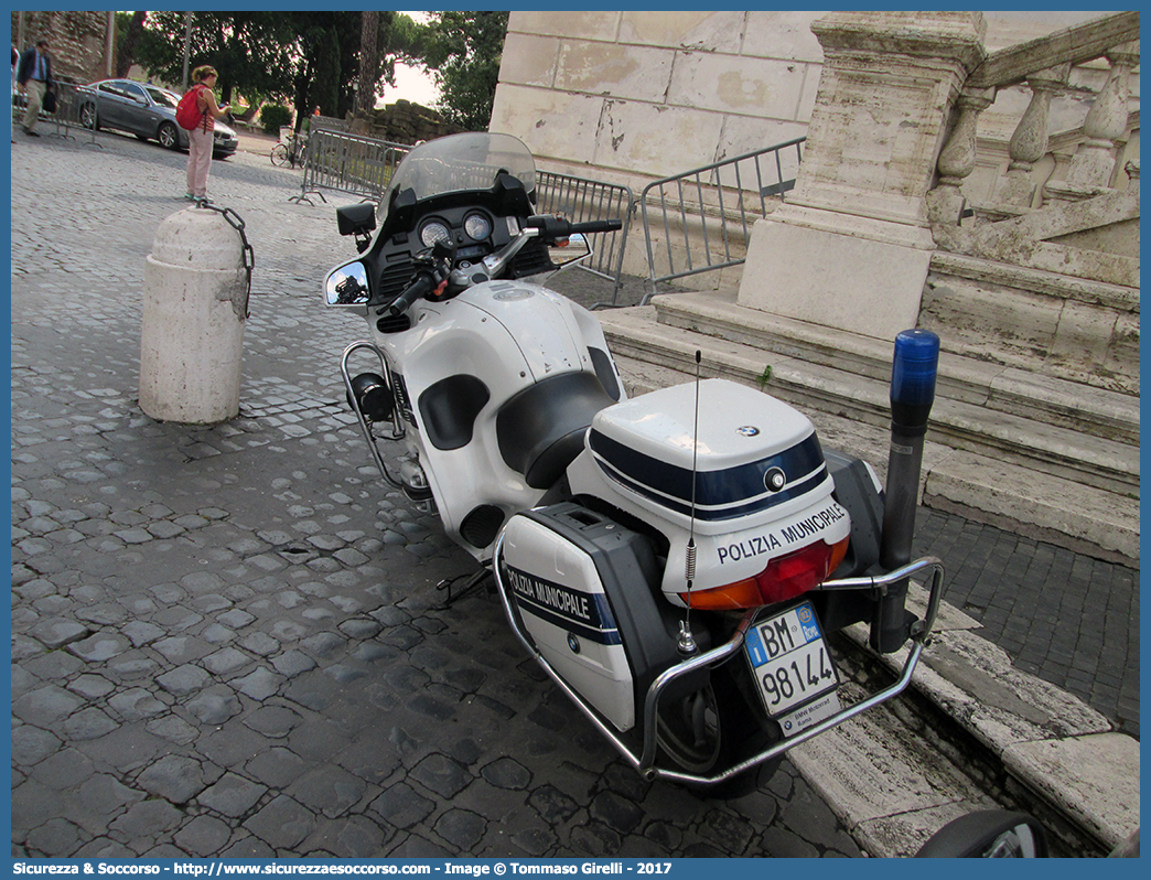 -
Polizia Municipale
Comune di Roma
Bmw R850RT II serie
Parole chiave: PL;P.L.;PM;P.M.;Polizia;Locale;Municipale;Roma;Capitale;Bmw;R850RT