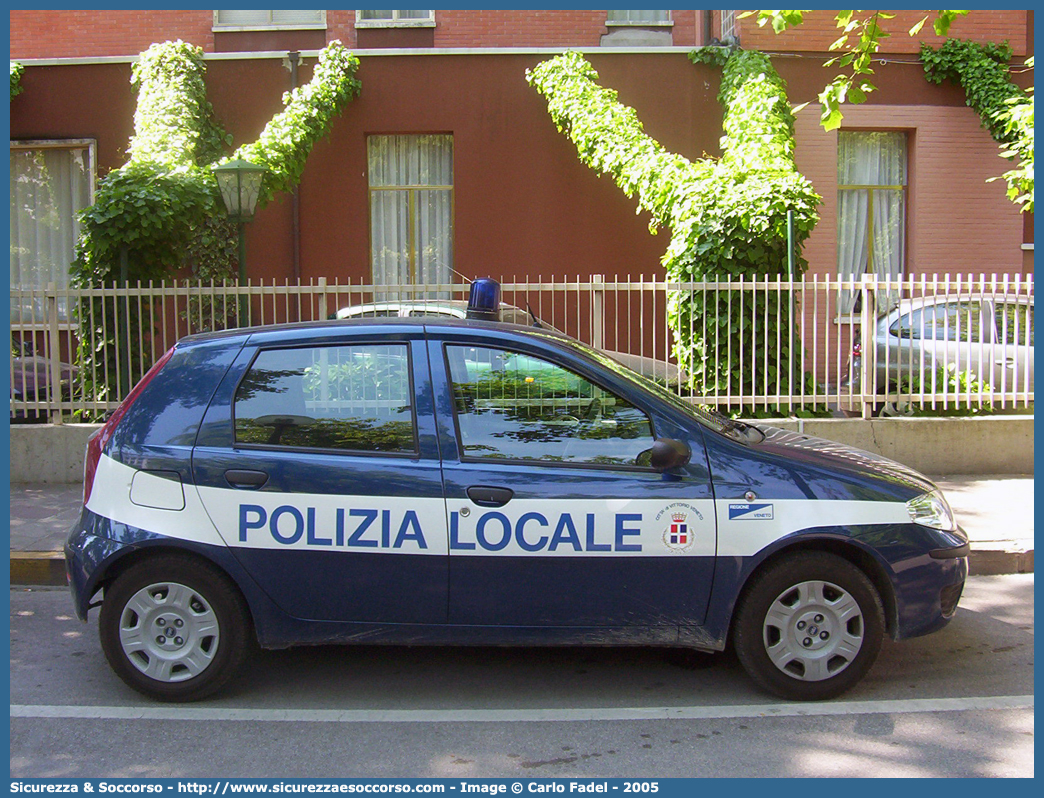 -
Polizia Municipale
Comune di Vittorio Veneto
Fiat Punto III serie
Parole chiave: PL;P.L.;PM;P.M.;Polizia;Locale;Municipale;Vittorio;Veneto;Fiat;Punto