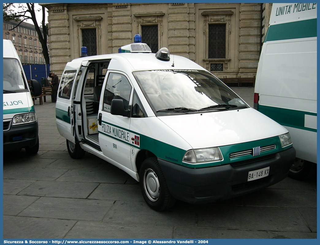 -
Polizia Municipale
Comune di Brà
Fiat Scudo I serie restyling
Allestitore Bertazzoni S.r.l.
Parole chiave: PL;P.L.;PM;P.M.;Polizia;Locale;Municipale;Brà;Fiat;Scudo;Bertazzoni