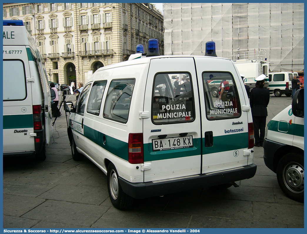 -
Polizia Municipale
Comune di Brà
Fiat Scudo I serie restyling
Allestitore Bertazzoni S.r.l.
Parole chiave: PL;P.L.;PM;P.M.;Polizia;Locale;Municipale;Brà;Fiat;Scudo;Bertazzoni