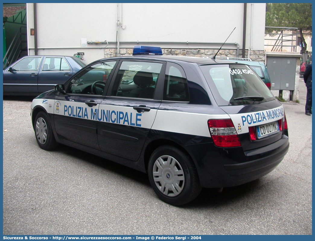 -
Polizia Municipale
Comune di Conegliano
Fiat Stilo I serie
Parole chiave: PL;P.L.;PM;P.M.;Polizia;Locale;Municipale;Conegliano;Fiat;Punto