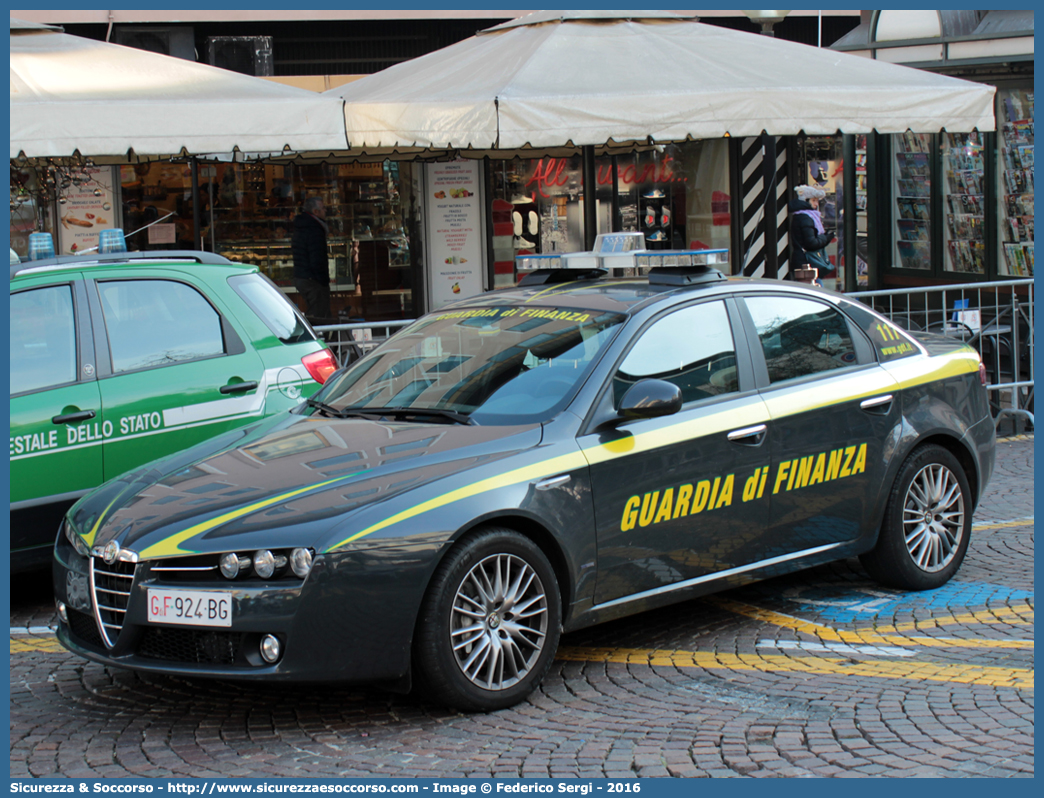 GdiF 924BG
Guardia di Finanza
Alfa Romeo 159
Parole chiave: GdiF;GDF;GF;Guardia;Finanza;Alfa;Romeo;159