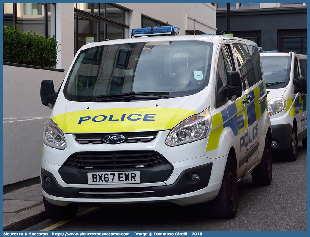 GMC
United Kingdom of Great Britain and Northern Ireland
Metropolitan Police
Ford Tourneo Custom
Parole chiave: UK;United;Kingdom;Great;Britain;Northern;Ireland;Metropolitan;Police;Ford;Tourneo;Custom