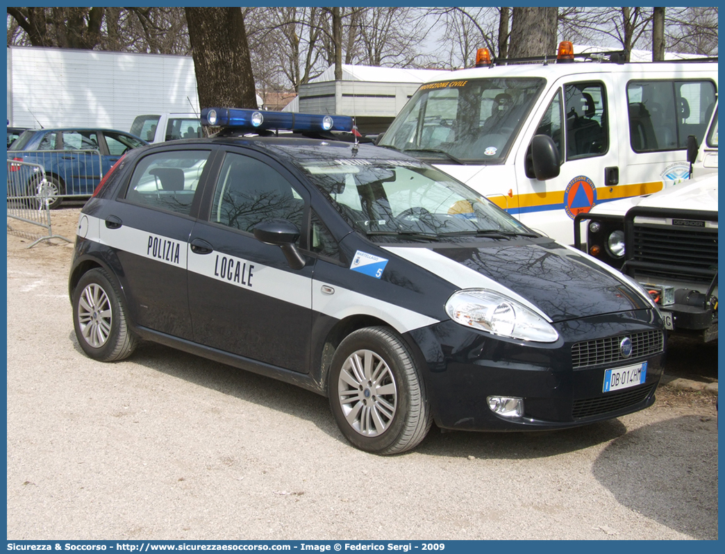 -
Polizia Locale
Comune di Martellago
Fiat Grande Punto
Parole chiave: PL;P.L.;PM;P.M.;Polizia;Locale;Municipale;Martellago;Fiat;Grande;Punto