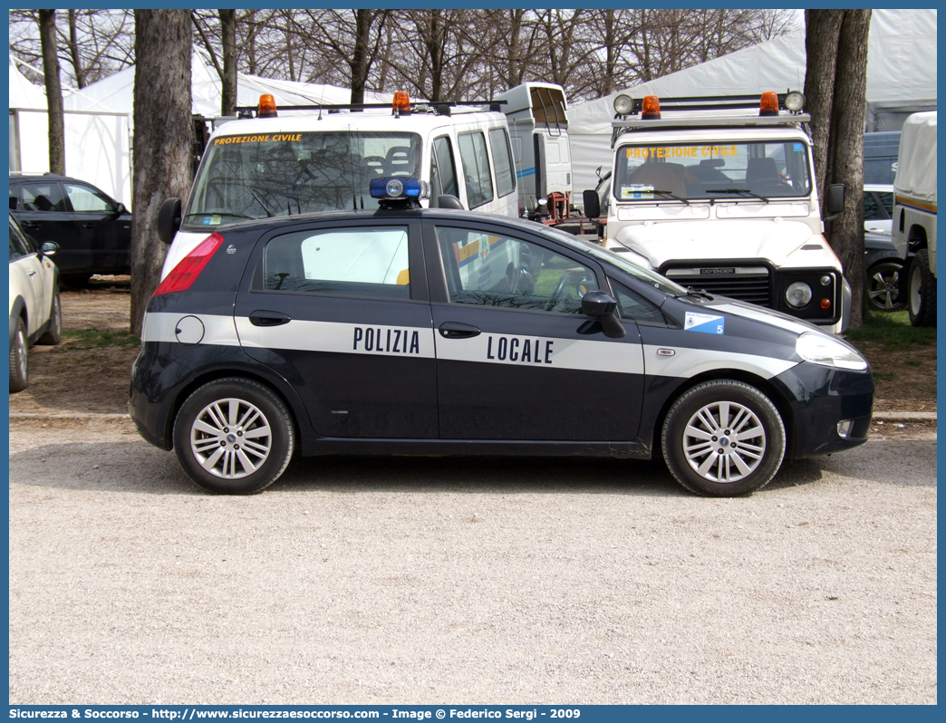 -
Polizia Locale
Comune di Martellago
Fiat Grande Punto
Parole chiave: PL;P.L.;PM;P.M.;Polizia;Locale;Municipale;Martellago;Fiat;Grande;Punto