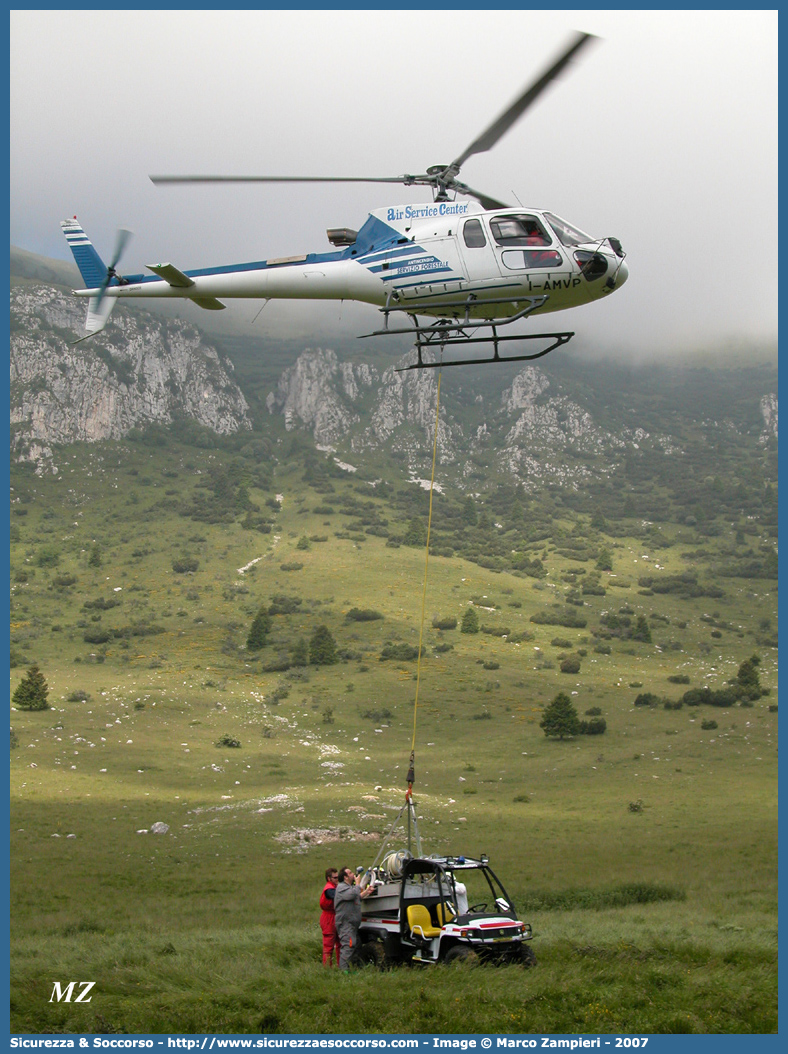 I-AMVP
Regione Veneto
Servizio Forestale Regionale
Eurocopter AS350B3 Ecureuil
Parole chiave: Regione;Veneto;Servizio;Forestale;Regionale;Eurocopter;AS350B3;Ecureuil