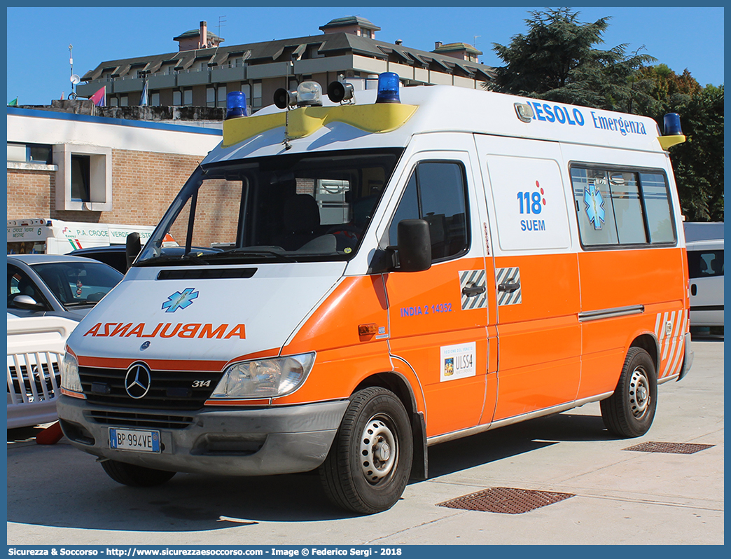 INDIA 2
SUEM 118 Jesolo Emergenza
Azienda ULSS 4 - Veneto Orientale
Jesolo
Mercedes Benz Sprinter I serie restyling
Allestitore MAF S.n.c.
Parole chiave: 118;SUEM;Jesolo;Emergenza;Ambulanza;Autoambulanza;Mercedes;Benz;Sprinter;MAF;M.A.F.;Mariani;Alfredo;Figlio