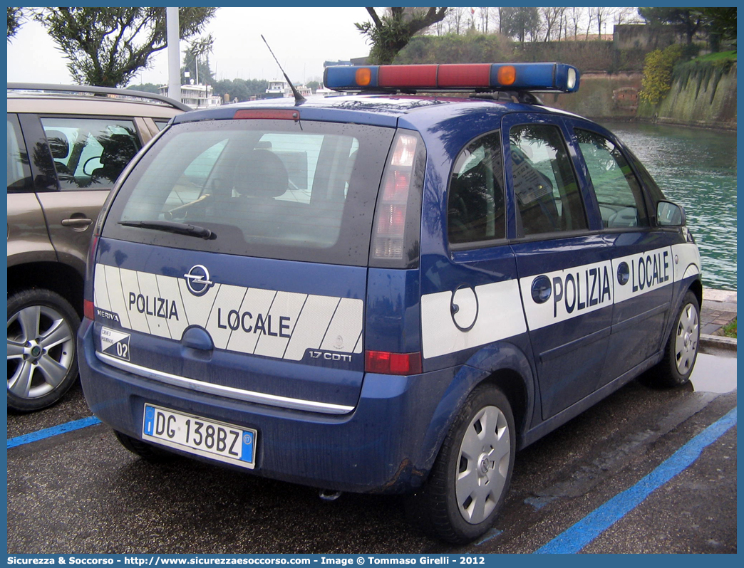 -
Polizia Municipale
Comune di Peschiera del Garda
Opel Meriva I serie
Parole chiave: PL;P.L.;PM;P.M.;Polizia;Locale;Municipale;Peschiera;del;Garda;Opel;Meriva