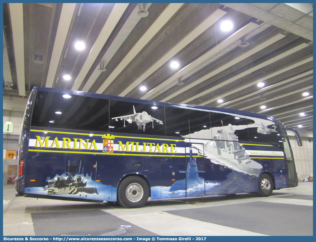 MM BK932
Marina Militare Italiana
Irisbus Domino HDH
Parole chiave: MMI;M.M.I.;Marina;Militare;Italiana;Irisbus;Domino;HDH