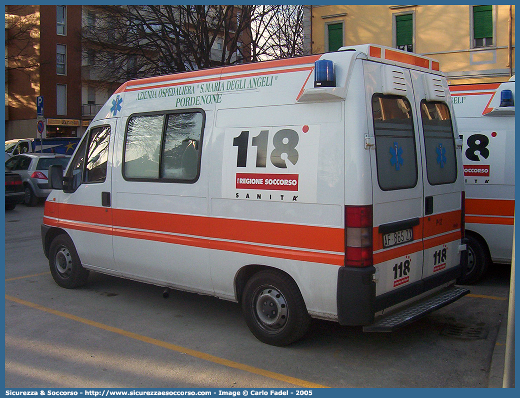 P12
118 Pordenone
Fiat Ducato II serie
Allestitore Grazia
Parole chiave: 118;Pordenone;Ambulanza;Fiat;Ducato;Grazia