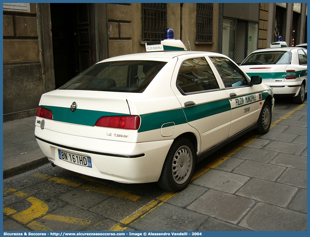 -
Polizia Municipale
Comune di Torino
Alfa Romeo 146 II serie
Parole chiave: PL;P.L.;PM;P.M.;Polizia;Locale;Municipale;Torino;Alfa Romeo;146