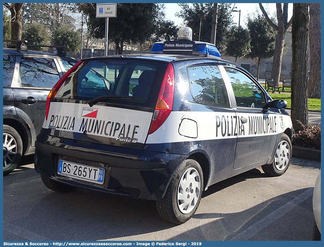 -
Polizia Municipale
Comune di Due Carrare
Fiat Punto II serie
Parole chiave: PL;P.L.;PM;P.M.;Polizia;Municipale;Locale;Due Carrare;Fiat;Punto