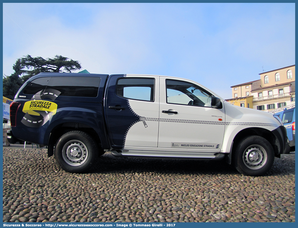 -
Polizia Locale
Comune di Verona
Isuzu D-Max II serie
Nucleo Educazione Stradale
Parole chiave: PL;P.L.;PM;P.M.;Polizia;Locale;Municipale;Verona;Isuzu;D-Max;DMax;Nucleo;Educazione;Stradale