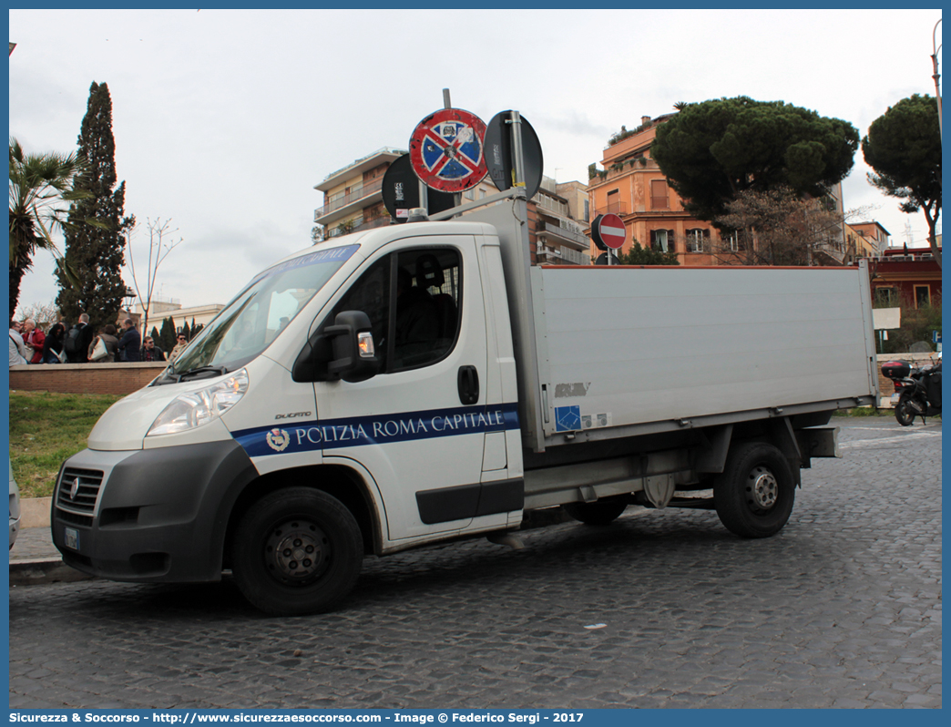 Polizia Locale YA179AM
Polizia di Roma Capitale
Fiat Ducato III serie
Parole chiave: PL;P.L.;PM;P.M.;Polizia;Locale;Municipale;di;Roma;Capitale;Fiat;Ducato;X250