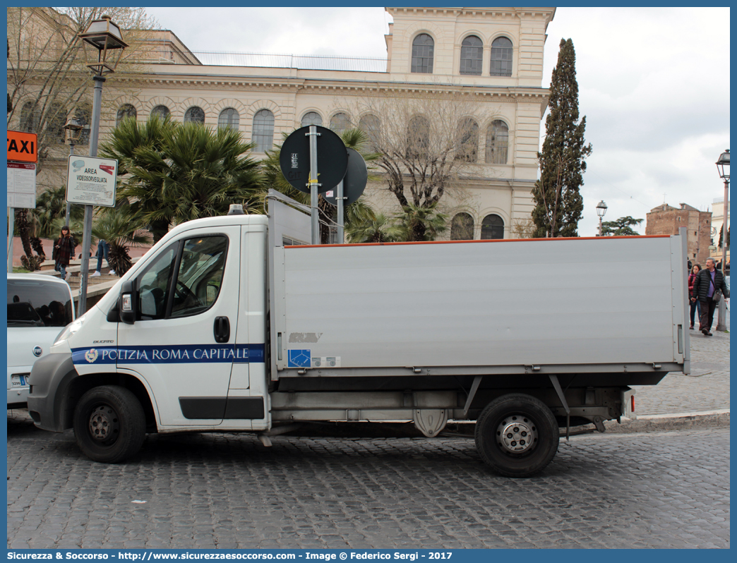 Polizia Locale YA179AM
Polizia di Roma Capitale
Fiat Ducato III serie
Parole chiave: PL;P.L.;PM;P.M.;Polizia;Locale;Municipale;di;Roma;Capitale;Fiat;Ducato;X250